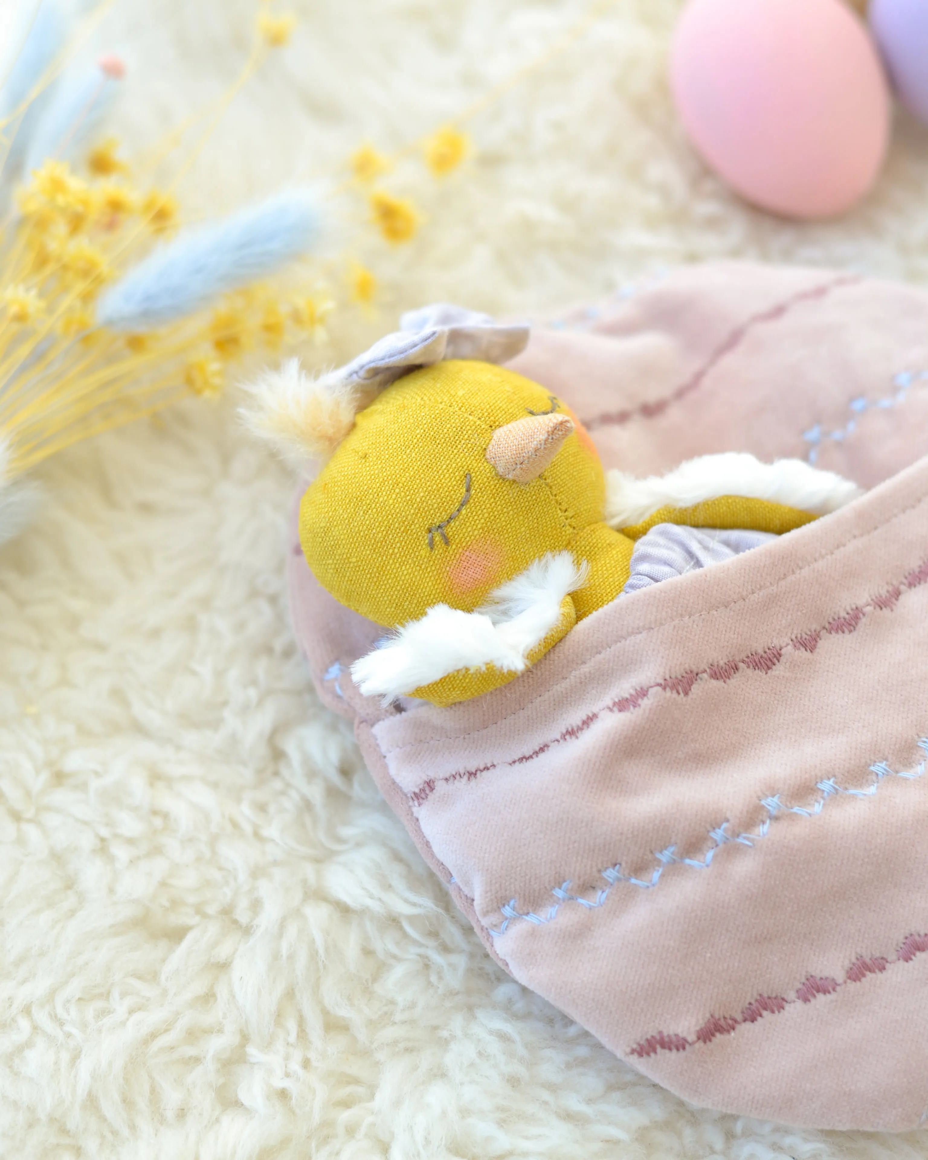 Mini Chick and Easter Egg-shaped Bed cotton velvet