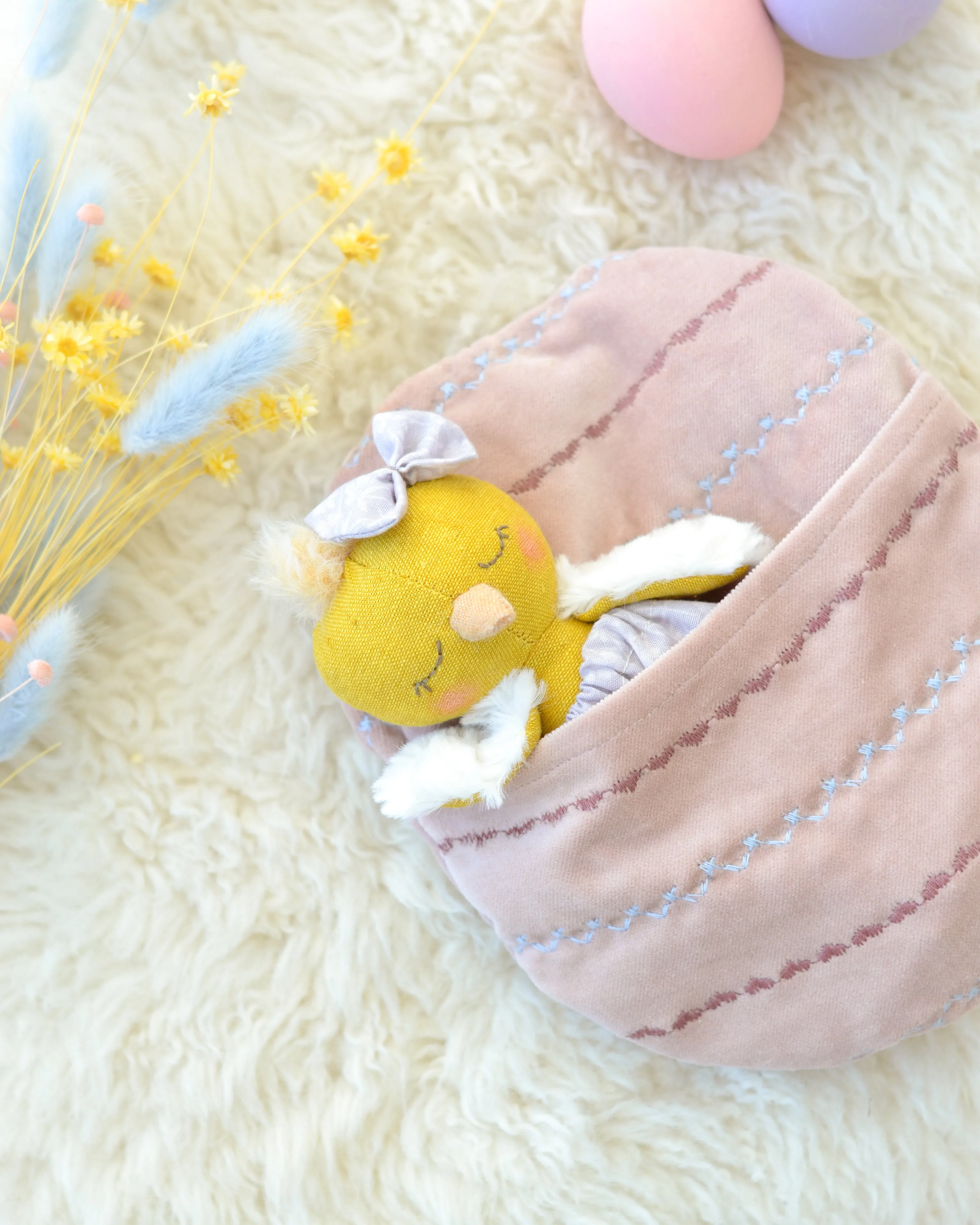 Mini Chick and Easter Egg-shaped Bed cotton velvet